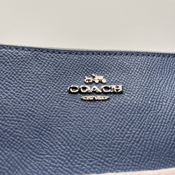 Coach leather blue wristlet - Picture 3 of 4